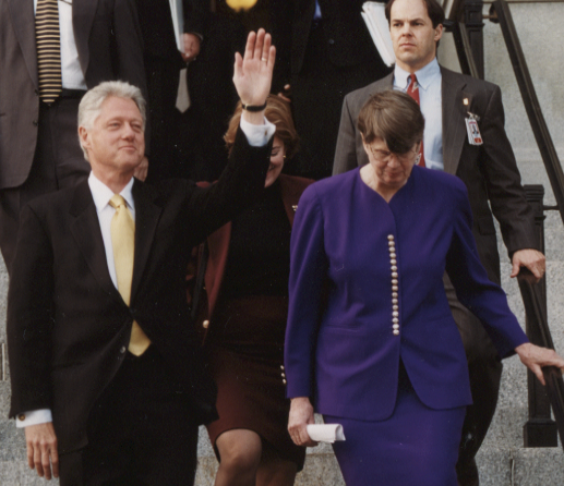 FBI AG Detail President Clinton AG Janet Reno Eisenhower OEOB Steps Nov 30 2000 (2).png